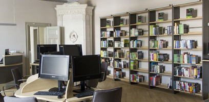 Užsisakyti knygas internetu ar ateiti jų rinktis į biblioteką?