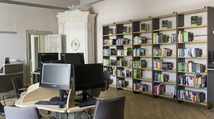 Užsisakyti knygas internetu ar ateiti jų rinktis į biblioteką?