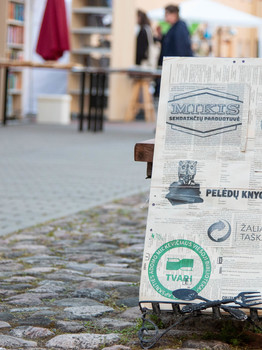 Prisijaukinant tvarumą: popietės bibliotekoje