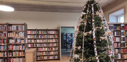 TOP 20 knygų bibliotekoje metams baigiantis